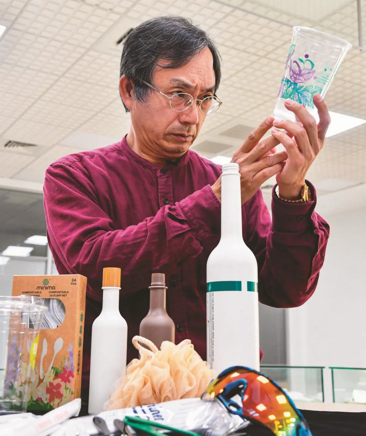 台灣化工博士 名揚海外  他研製的吸管&ensp;讓海龜也能喝珍奶