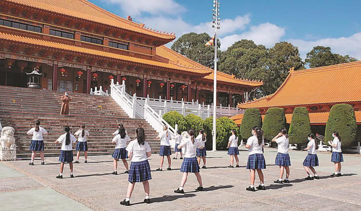 天主教女校訪南天寺 學太極定心