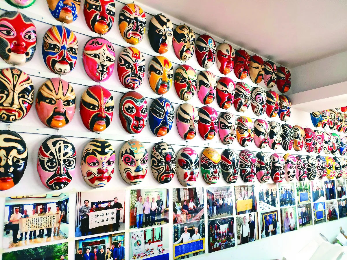 尋臉30年 他畫3千臉譜存照