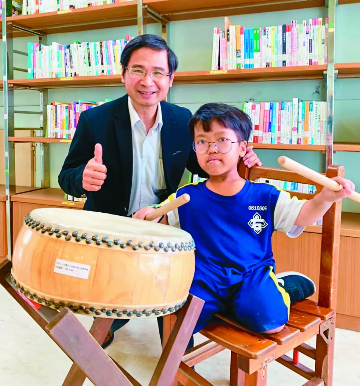 小巨人打太鼓 烏士賢志氣高