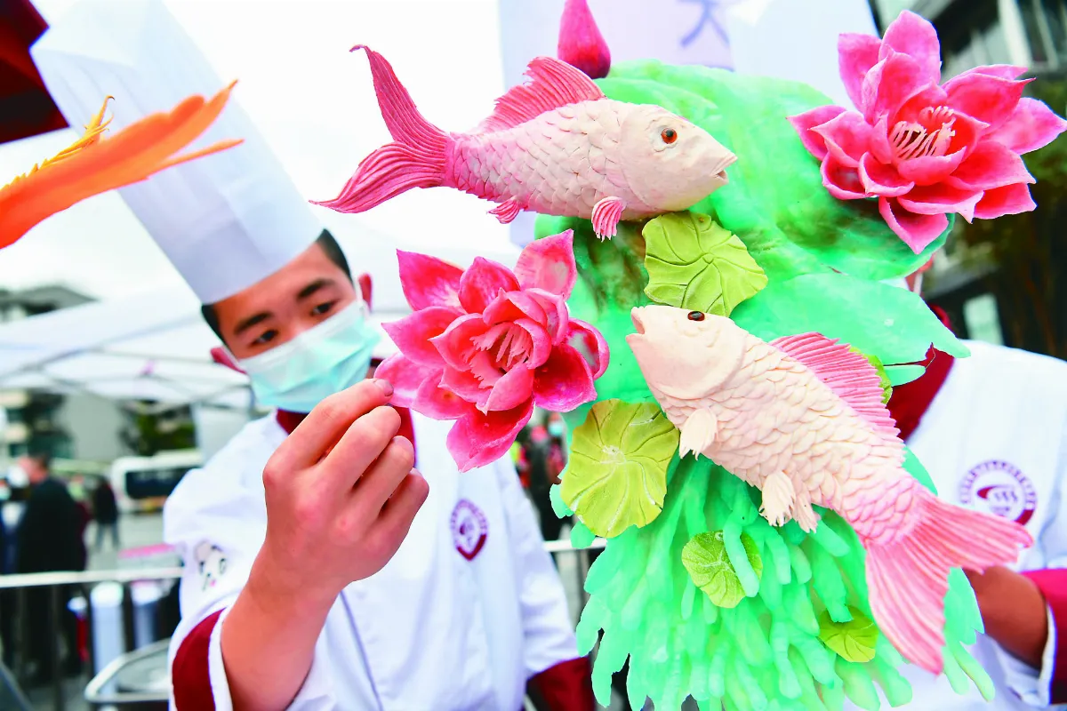雙魚戲蓮 川菜廚師秀刀工