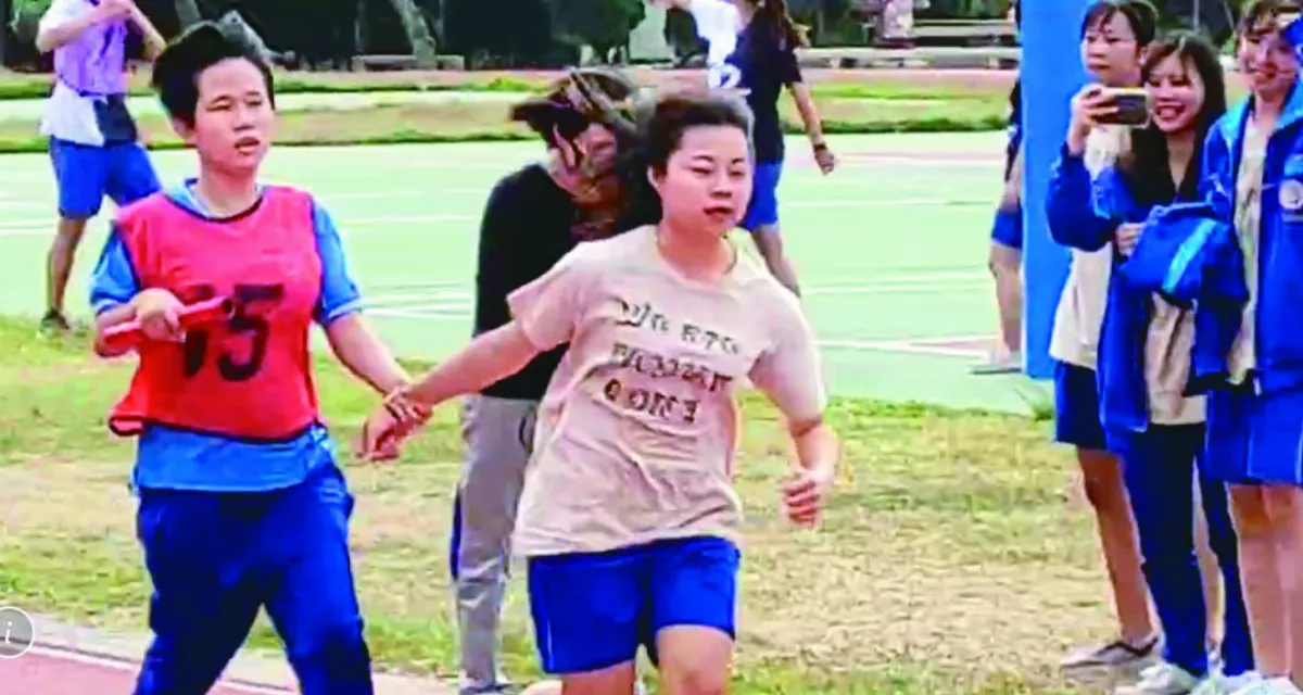 人生第一次 暖心大隊接力  盲生跑最後一棒