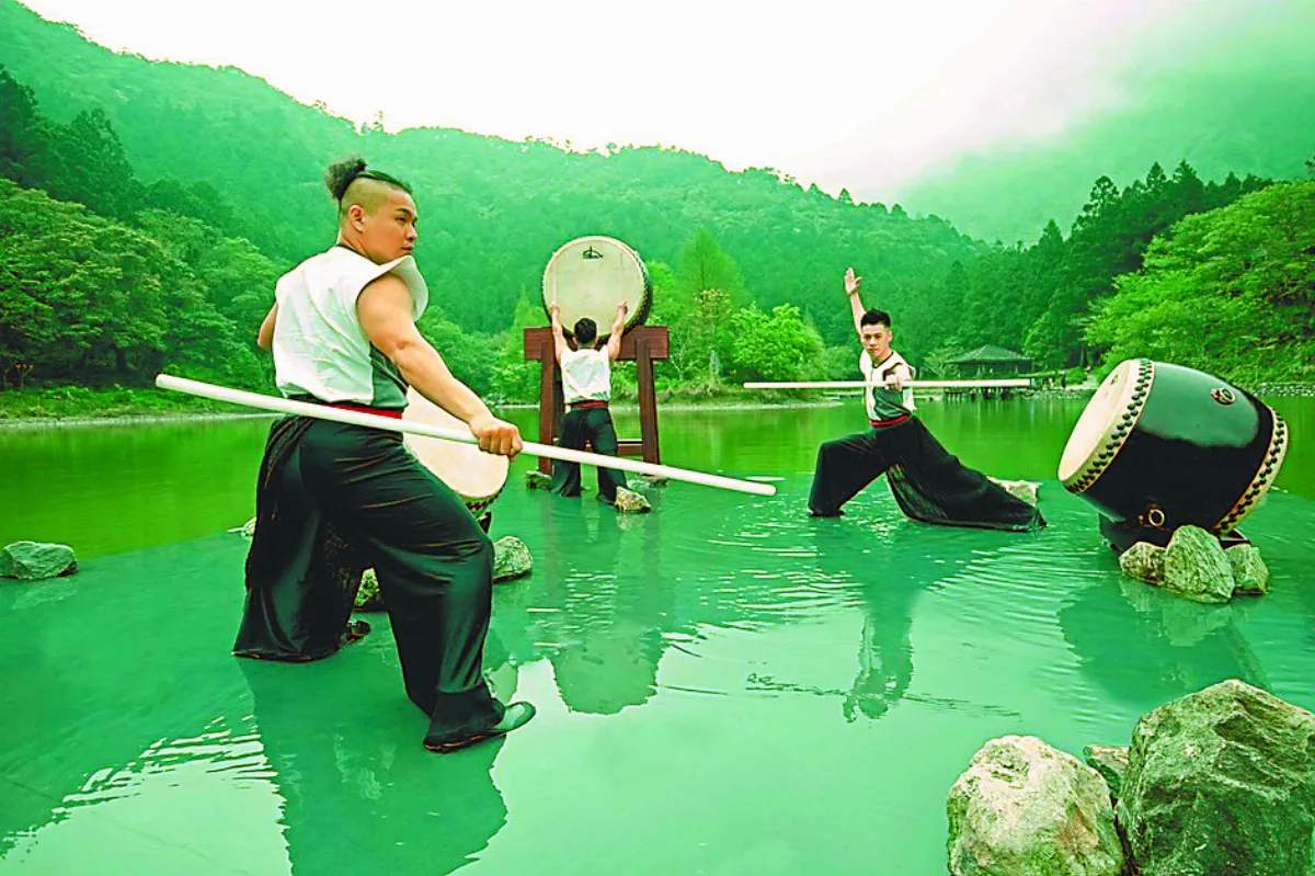 十鼓池中劍  俠客湖畔過招
