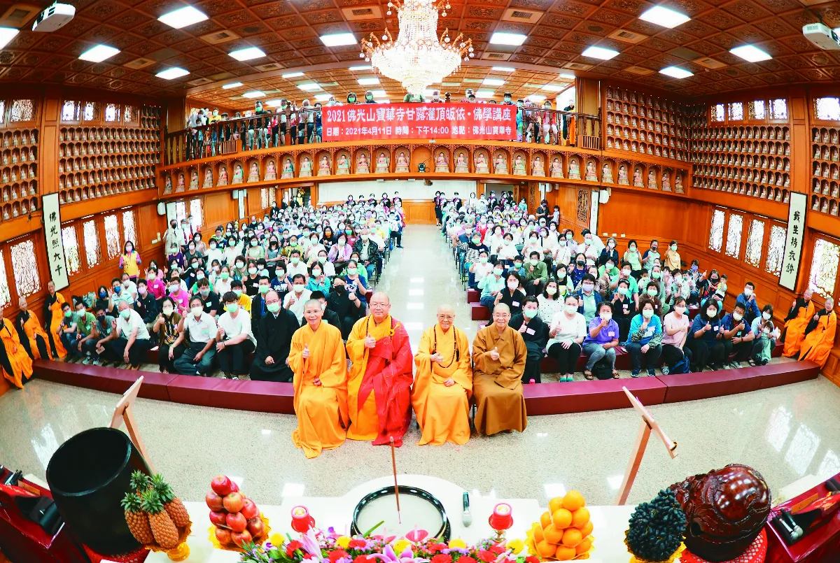 堅定信仰 寶華寺310人成佛子