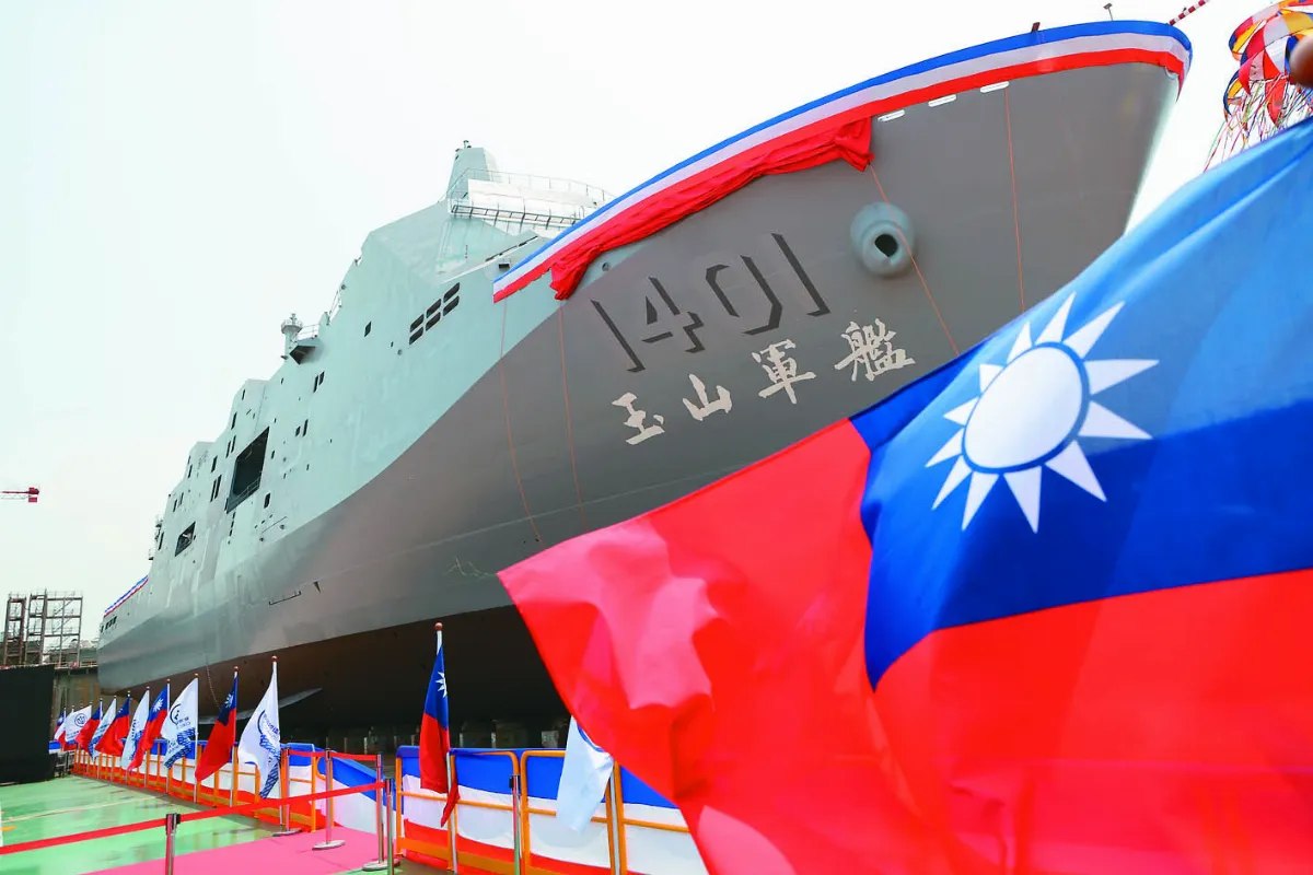 國造萬噸兩棲運輸艦 玉山艦下水