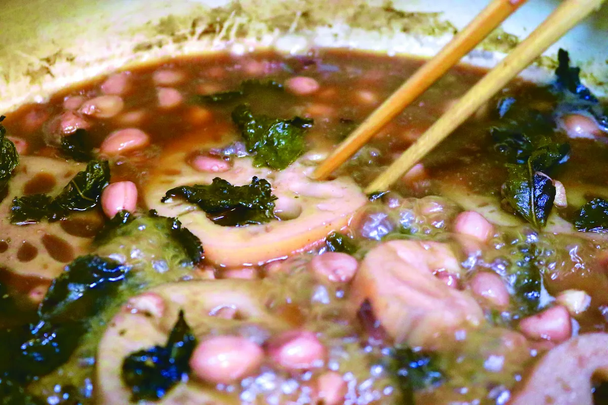 勤心茶味 遍地蓮花生── 鐵觀音茶色入料理