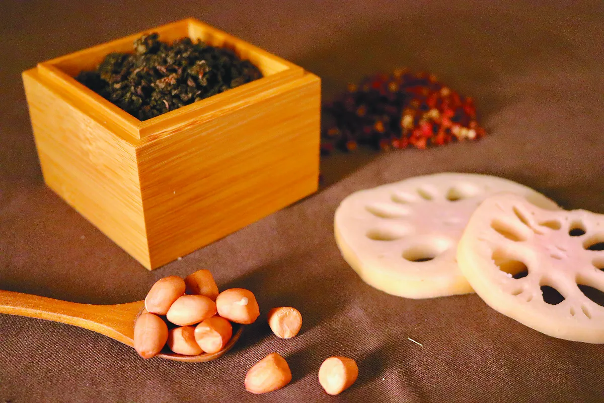 勤心茶味 遍地蓮花生── 鐵觀音茶色入料理