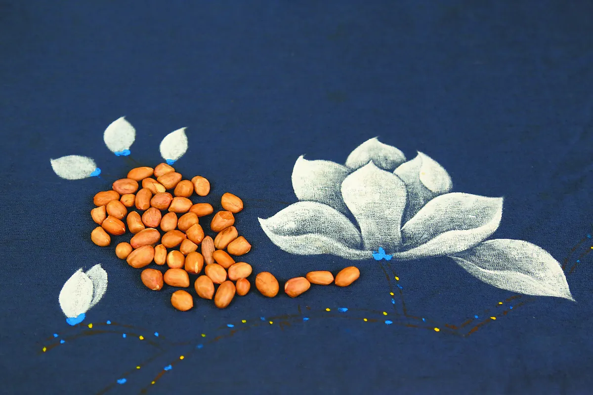 勤心茶味 遍地蓮花生── 鐵觀音茶色入料理