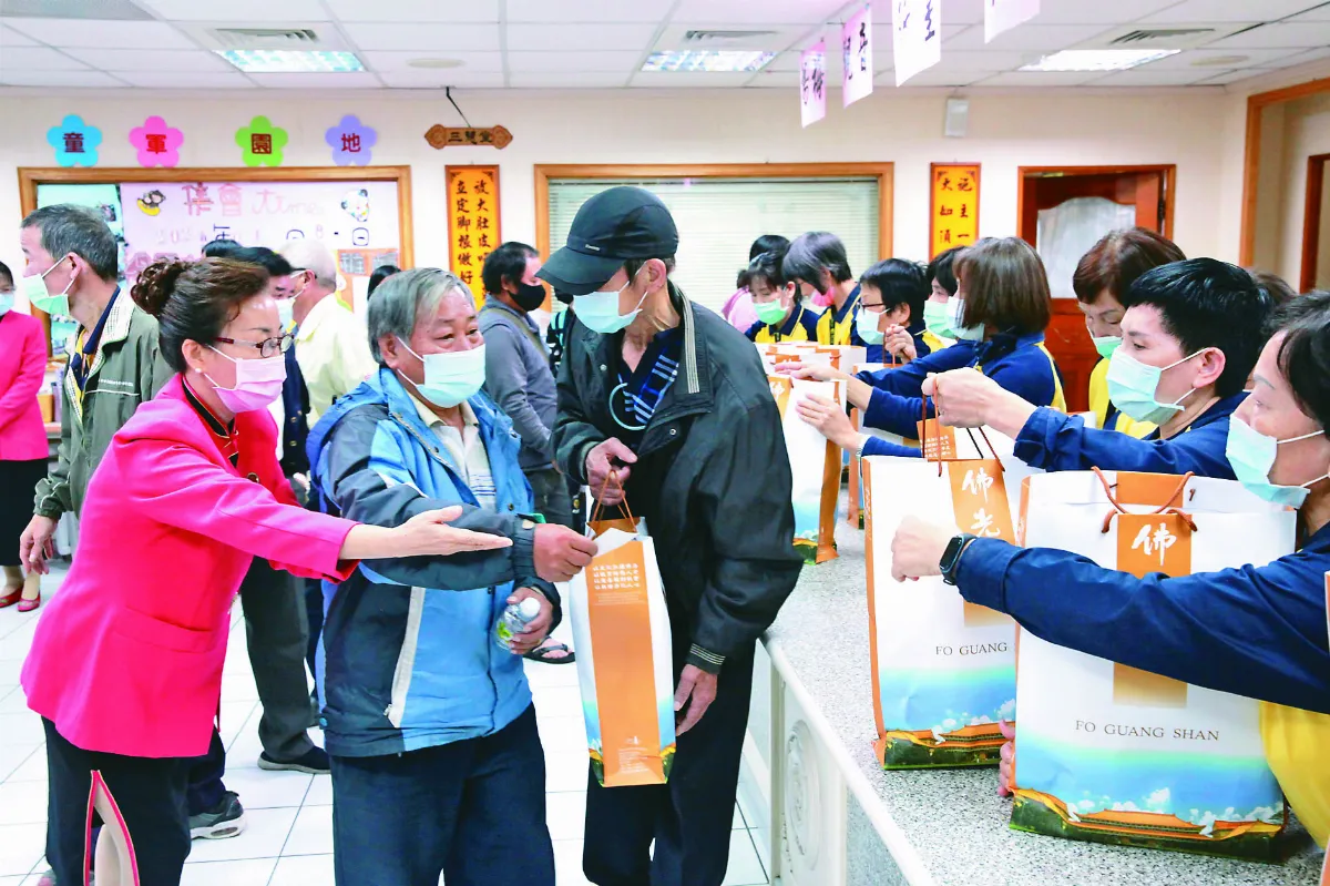 佛光有愛 慈善關懷送暖桃園