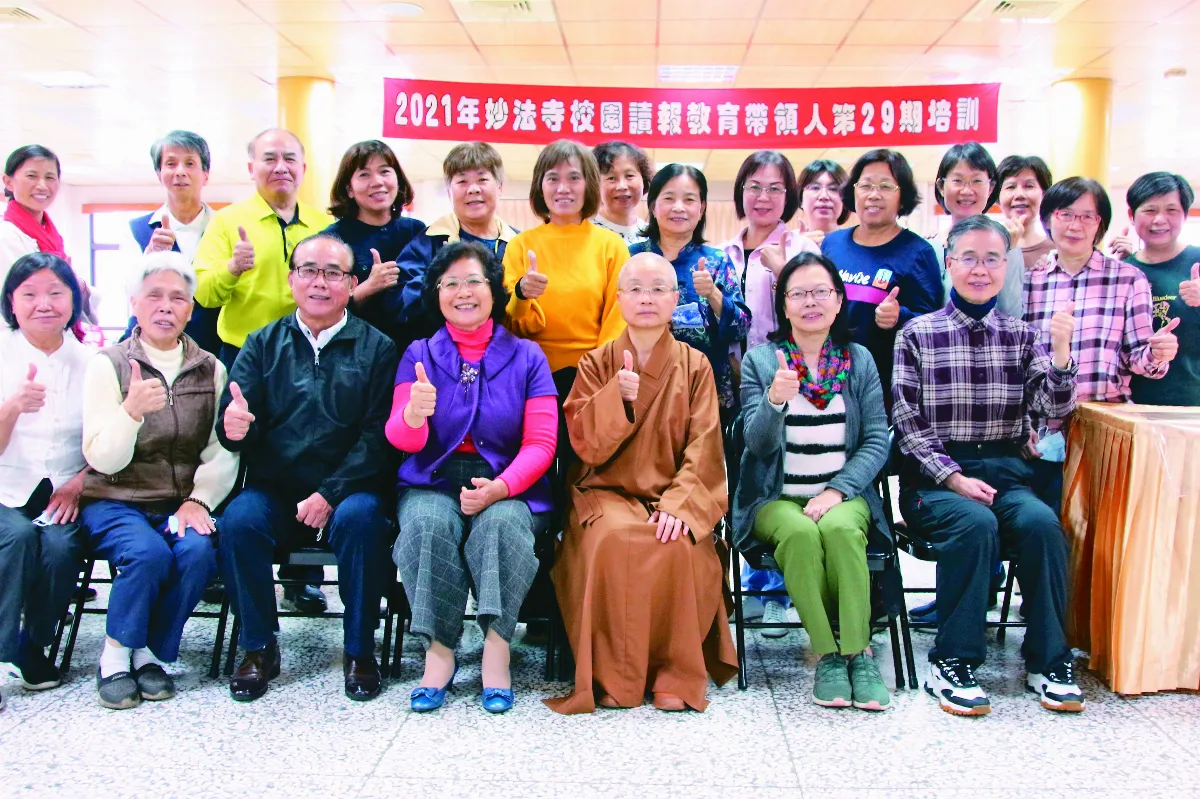 將軍夫婦進校園 推讀人間福報