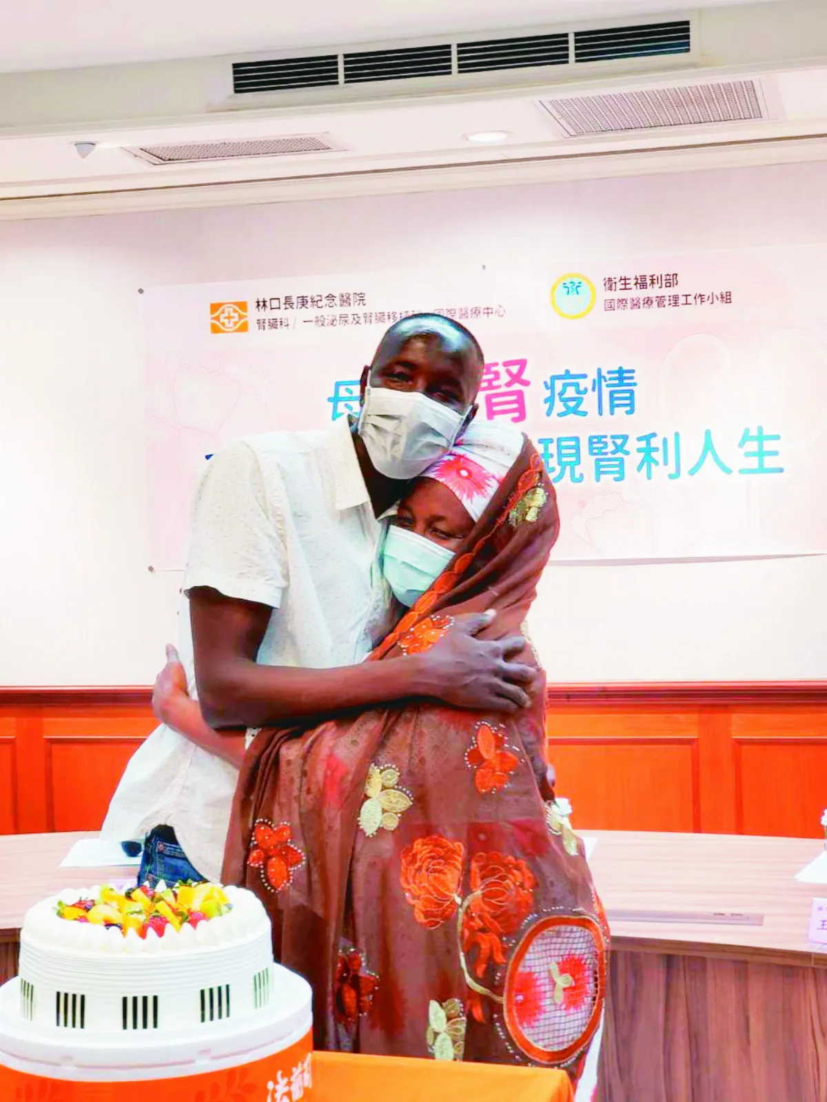 甘比亞母飛千里 來台捐腎救子
