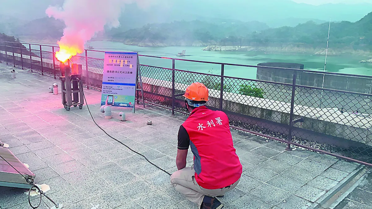 焰劑增雨 入不敷出 降雨被吸光   水庫解渴等梅雨