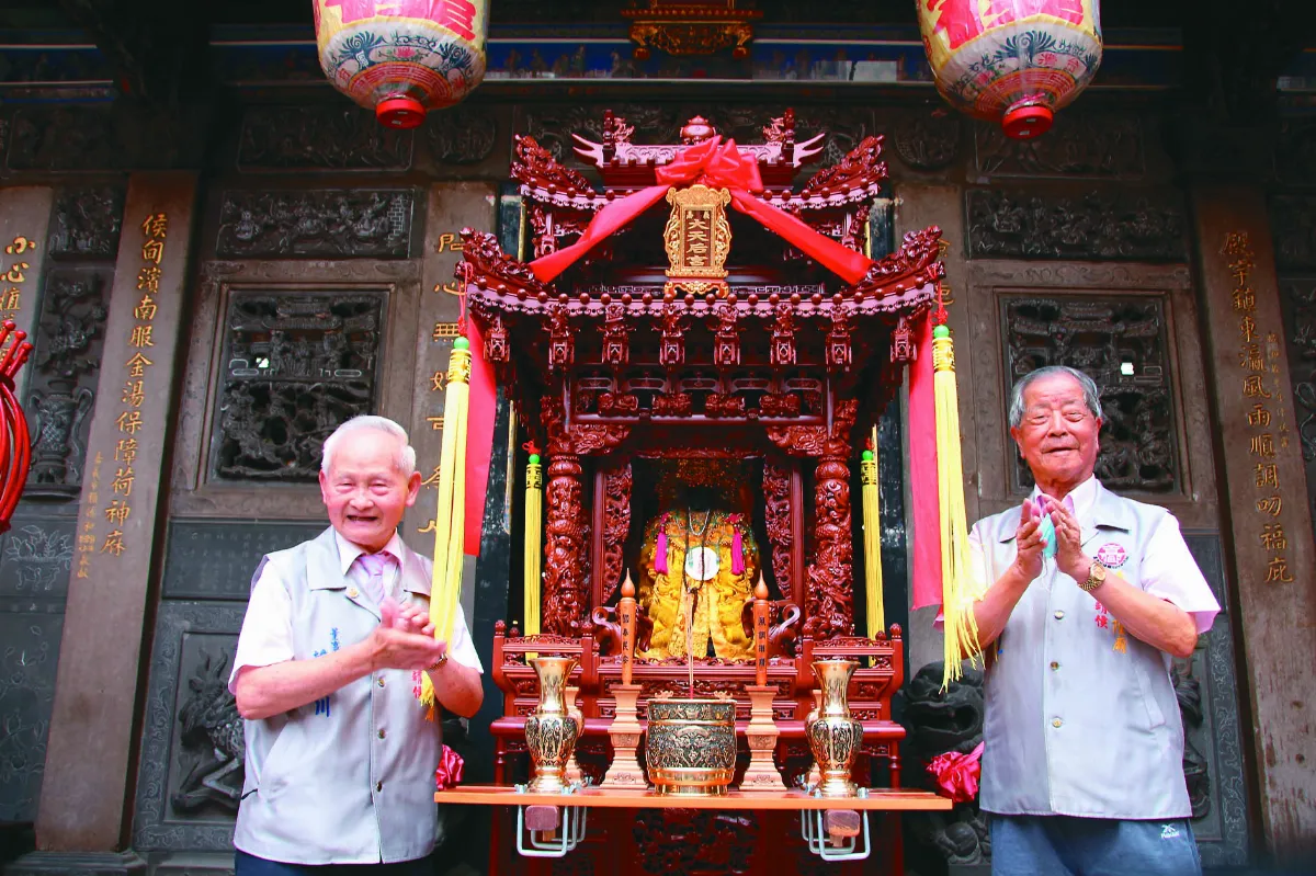 神桌下躲空襲 九旬耆老捐神轎 感謝諸羅媽