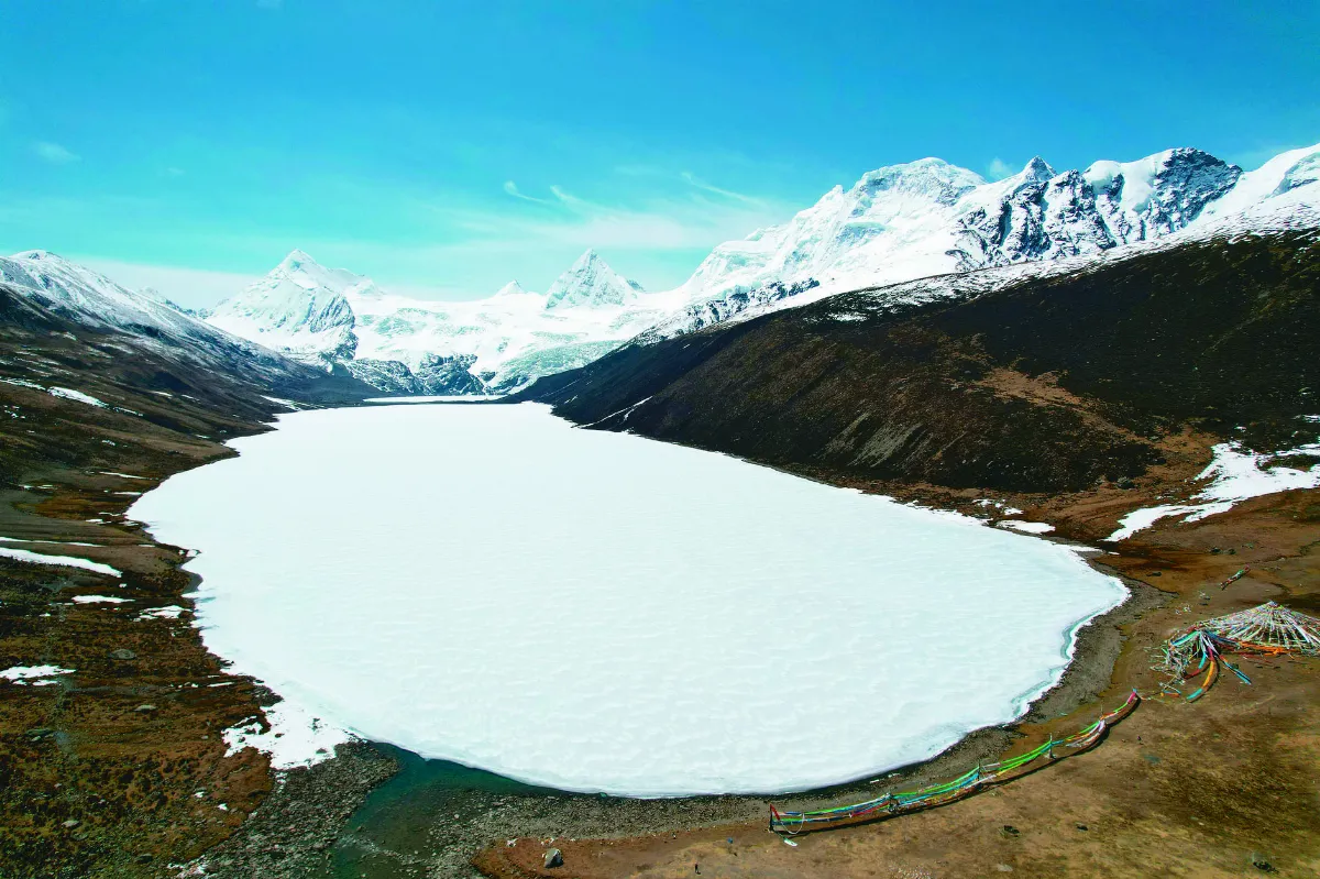 薩普雪山 湖泊結冰