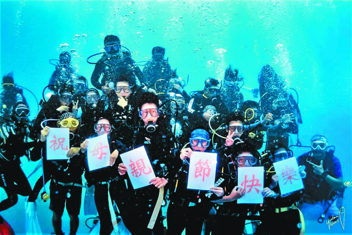 墾丁國小夢幻之旅 潛水領畢業證書