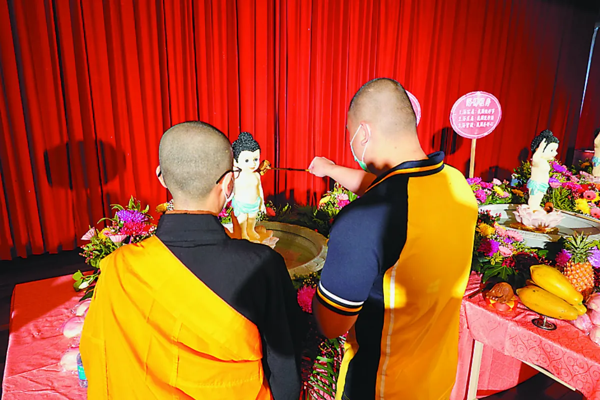 明陽學子洗滌身心 迎向光明