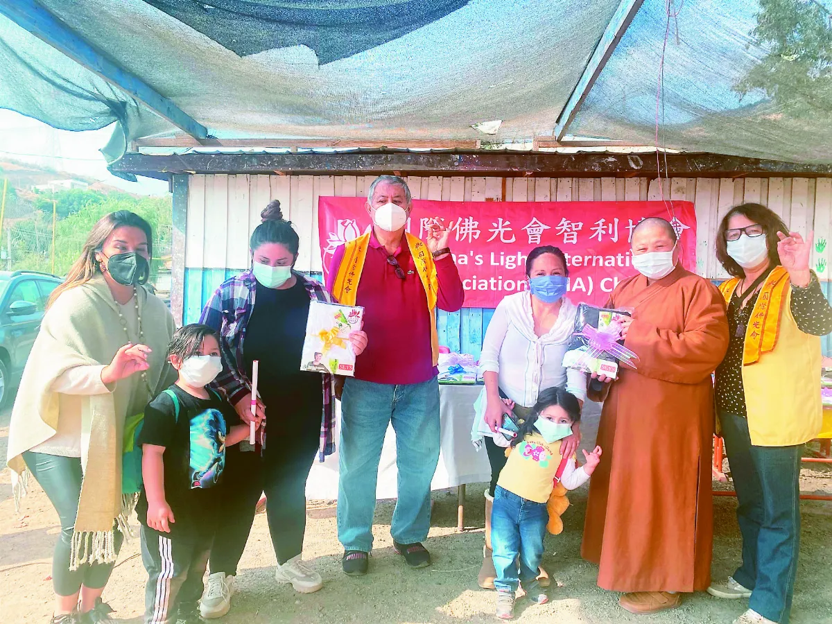 智利佛光人送暖 關懷福田戶