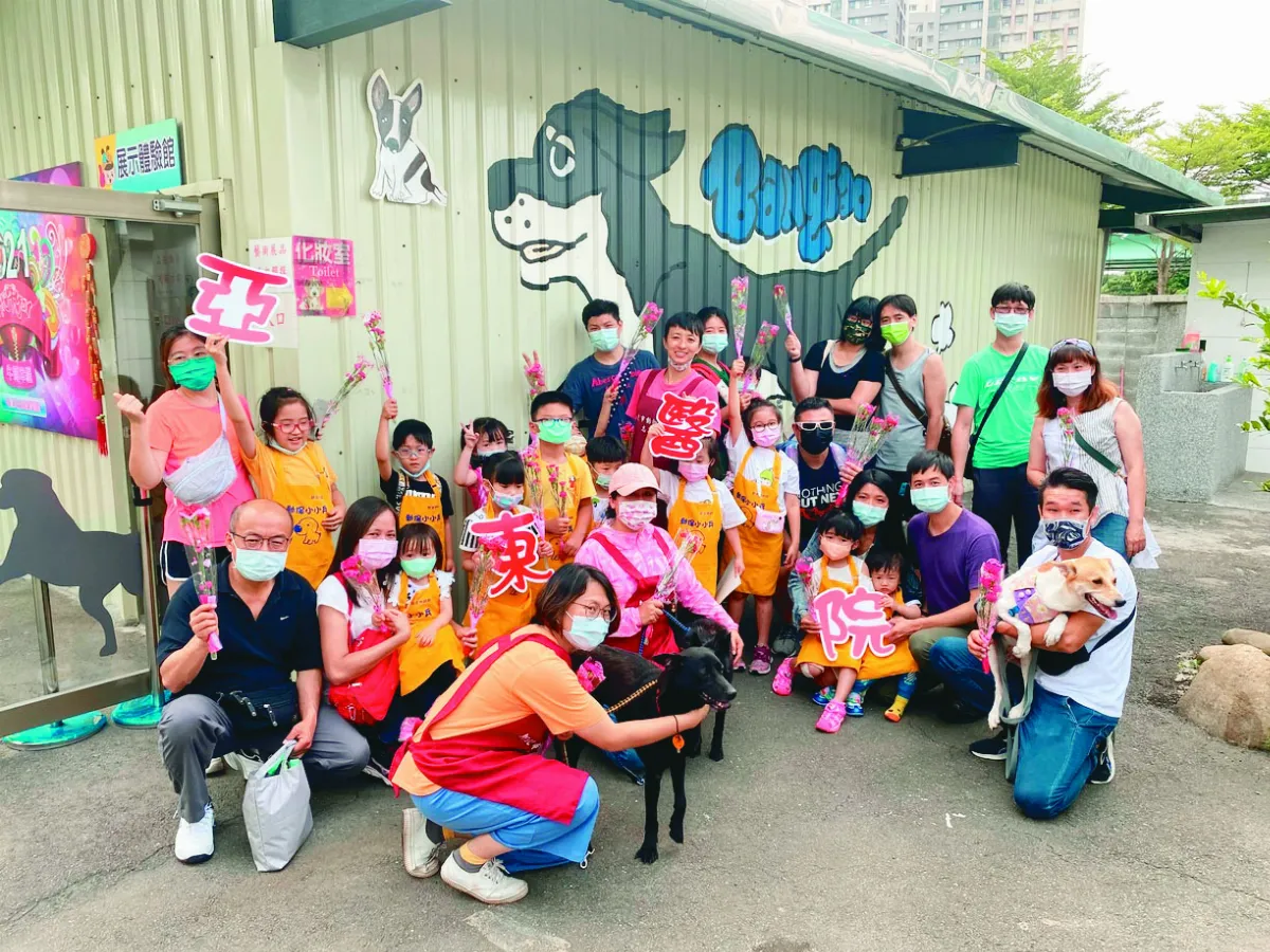 毛小孩作伴  慢飛天使樂開懷