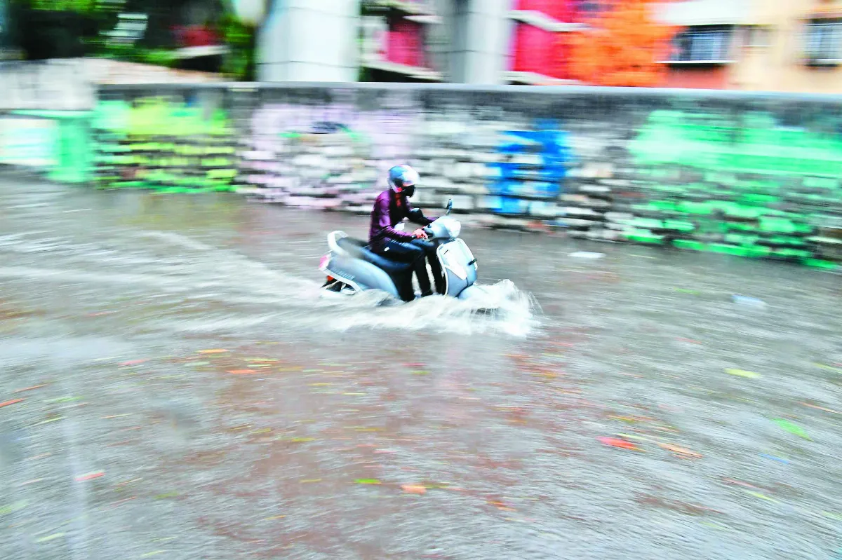熱帶氣旋襲印度 擬撤15萬居民