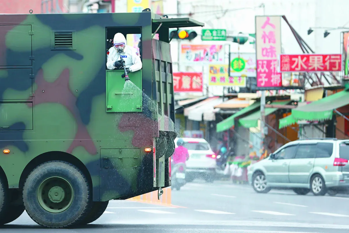加強防疫 化學兵消毒北捷