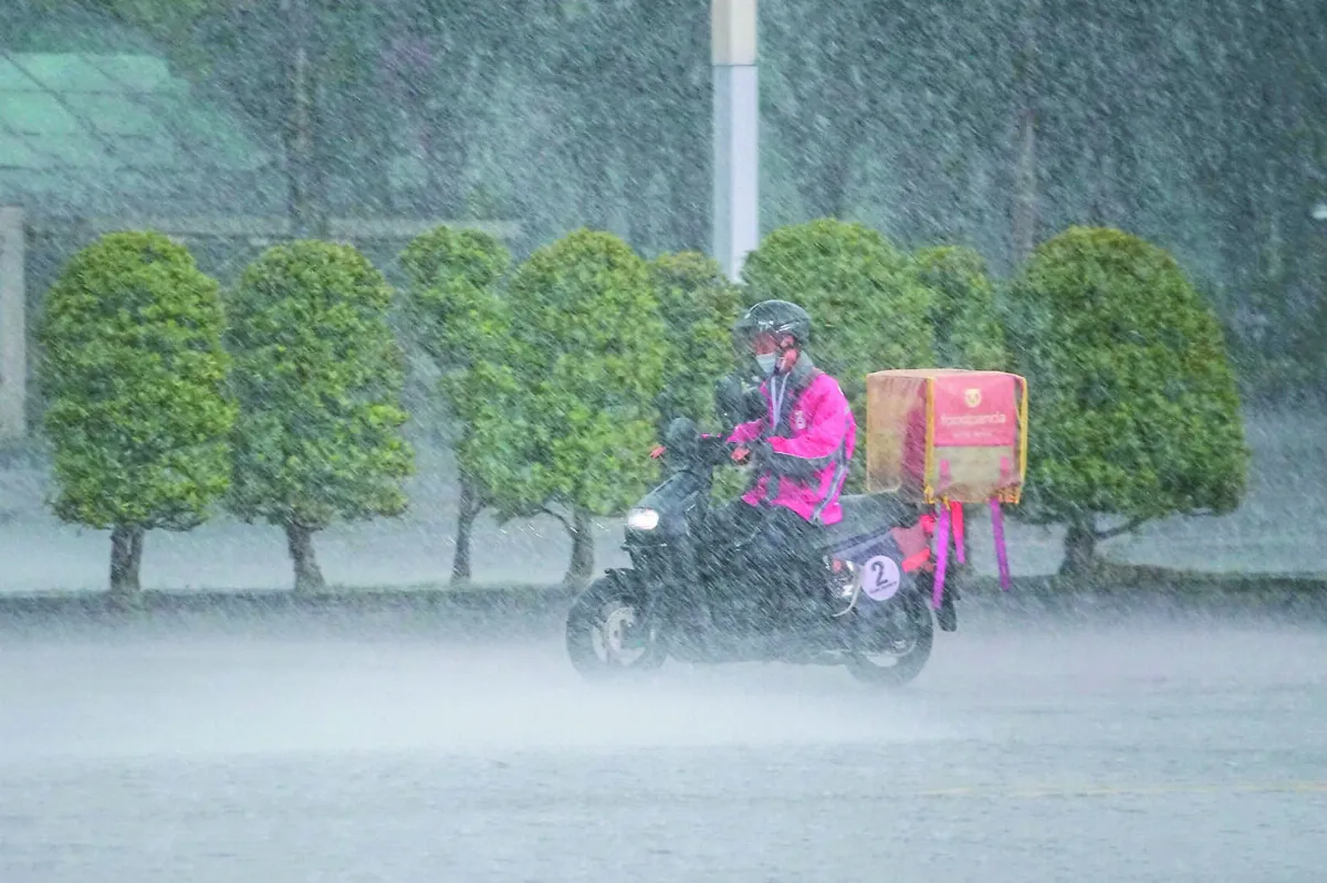 終於等到雨 7縣市豪雨 久旱逢甘霖
