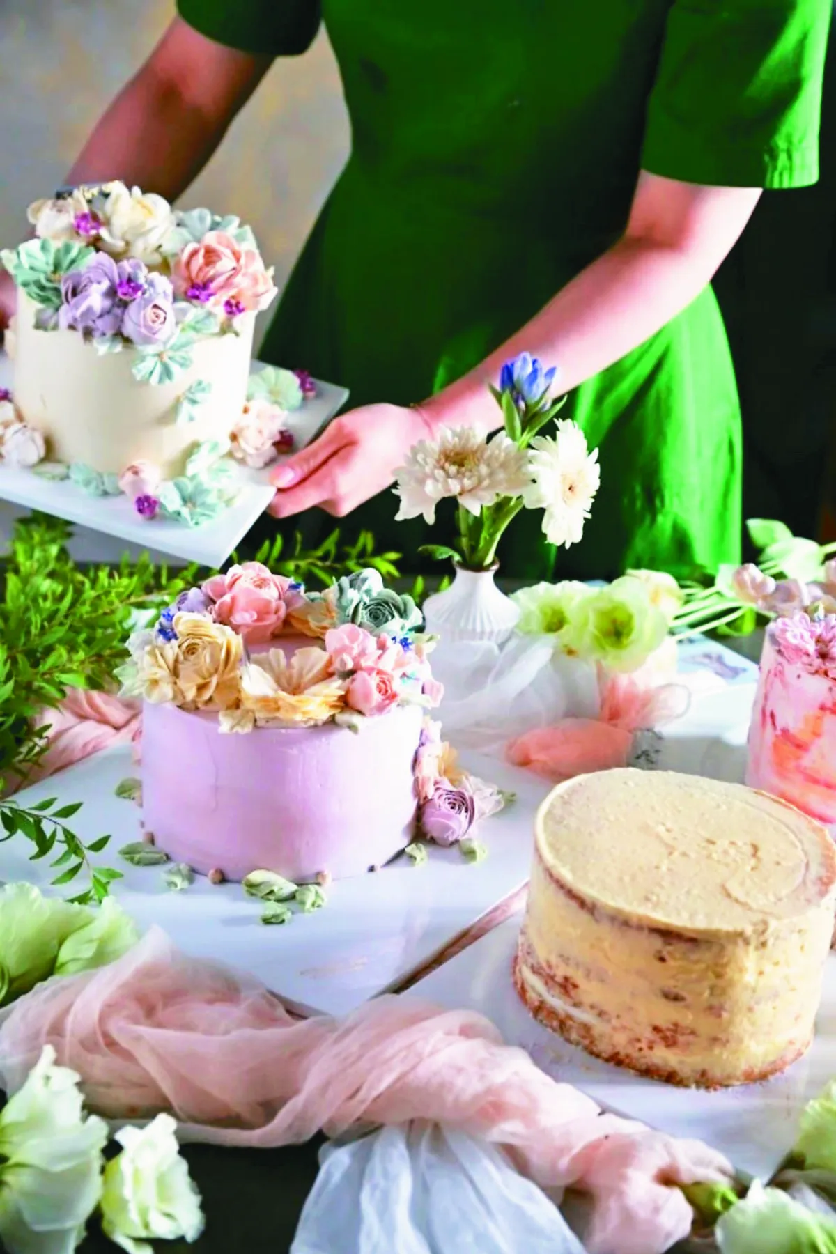 花卉妝點蛋糕 令人不捨品嘗