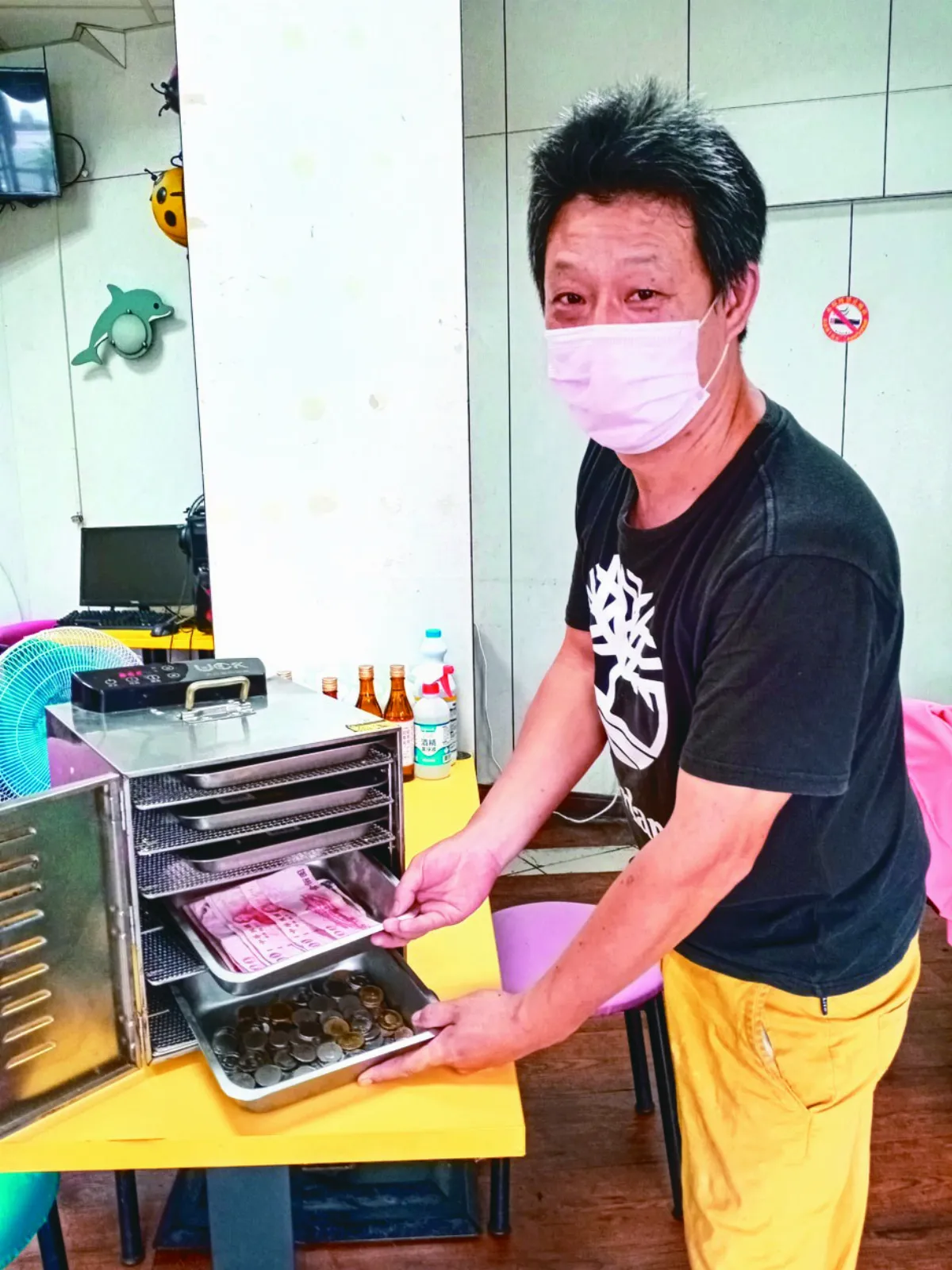 餐飲業者烤錢幣  高溫消毒