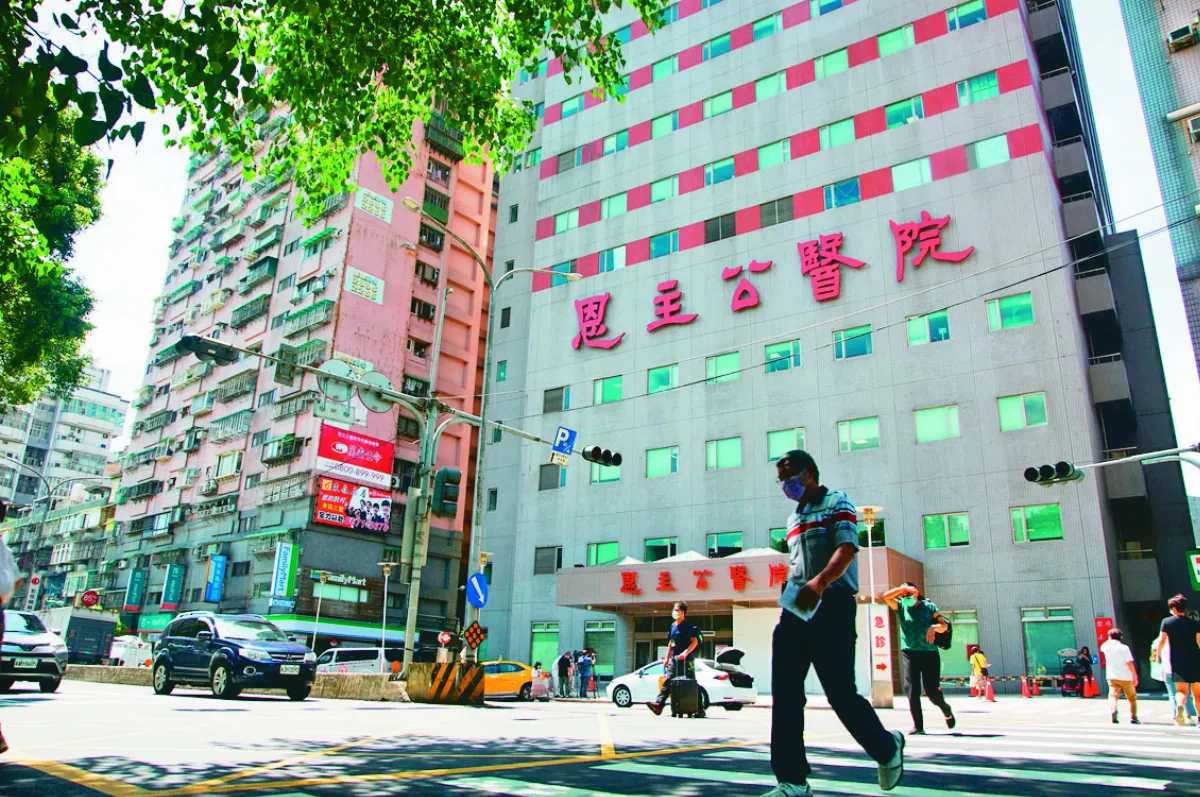 本土+263例  首例醫護染疫亡   醫院群聚感染擴大