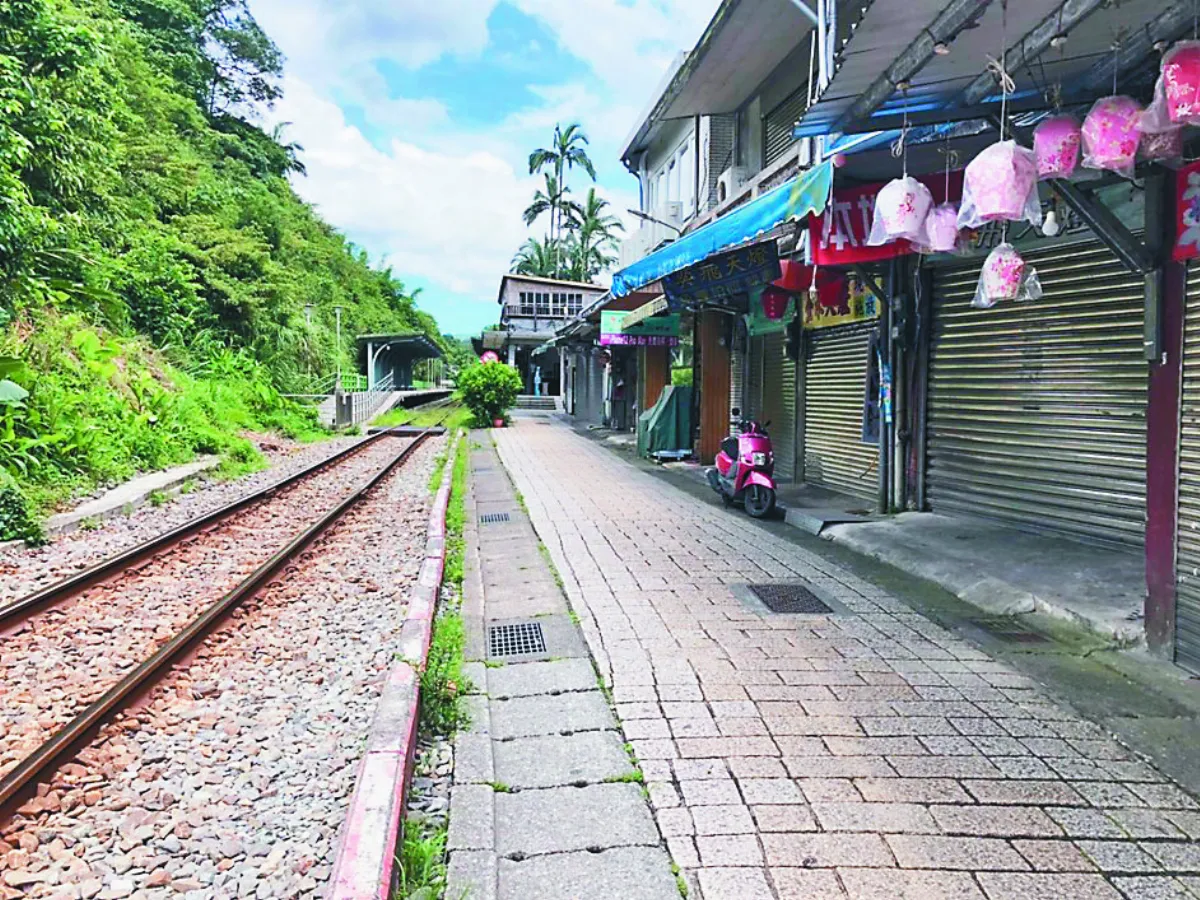 信義區人流反增 各縣市景點如空城  店家多打烊