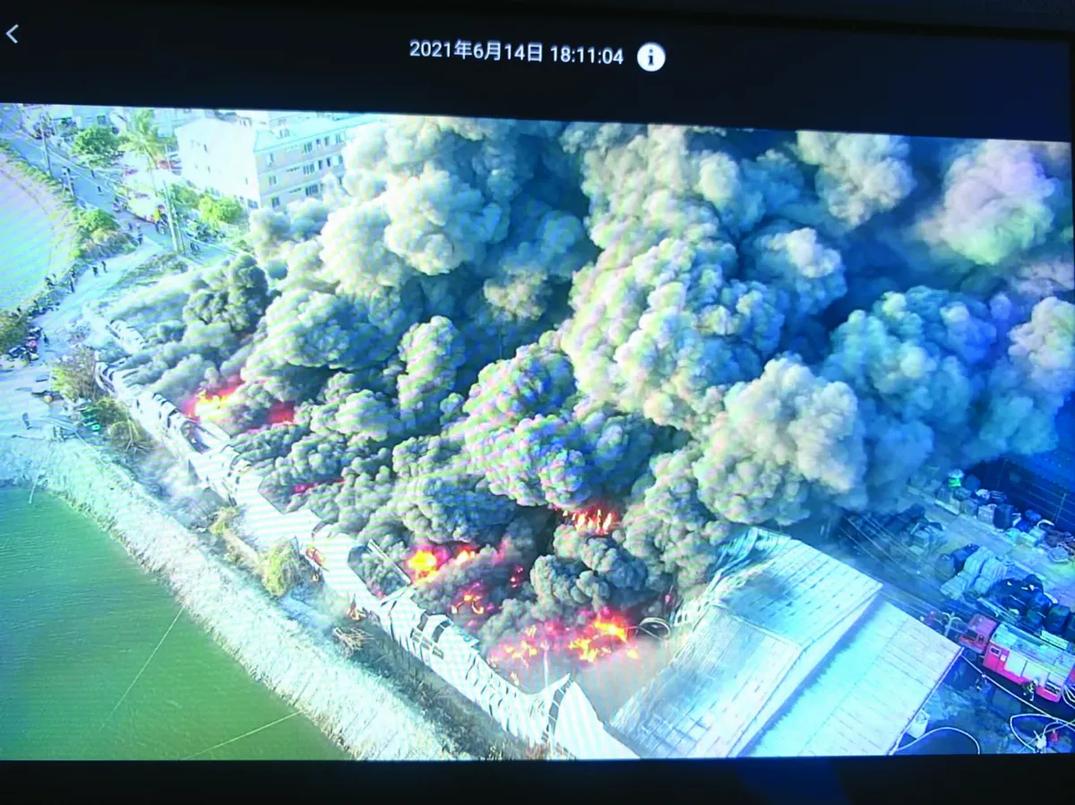 台南化學品大火  濃煙飄至高雄
