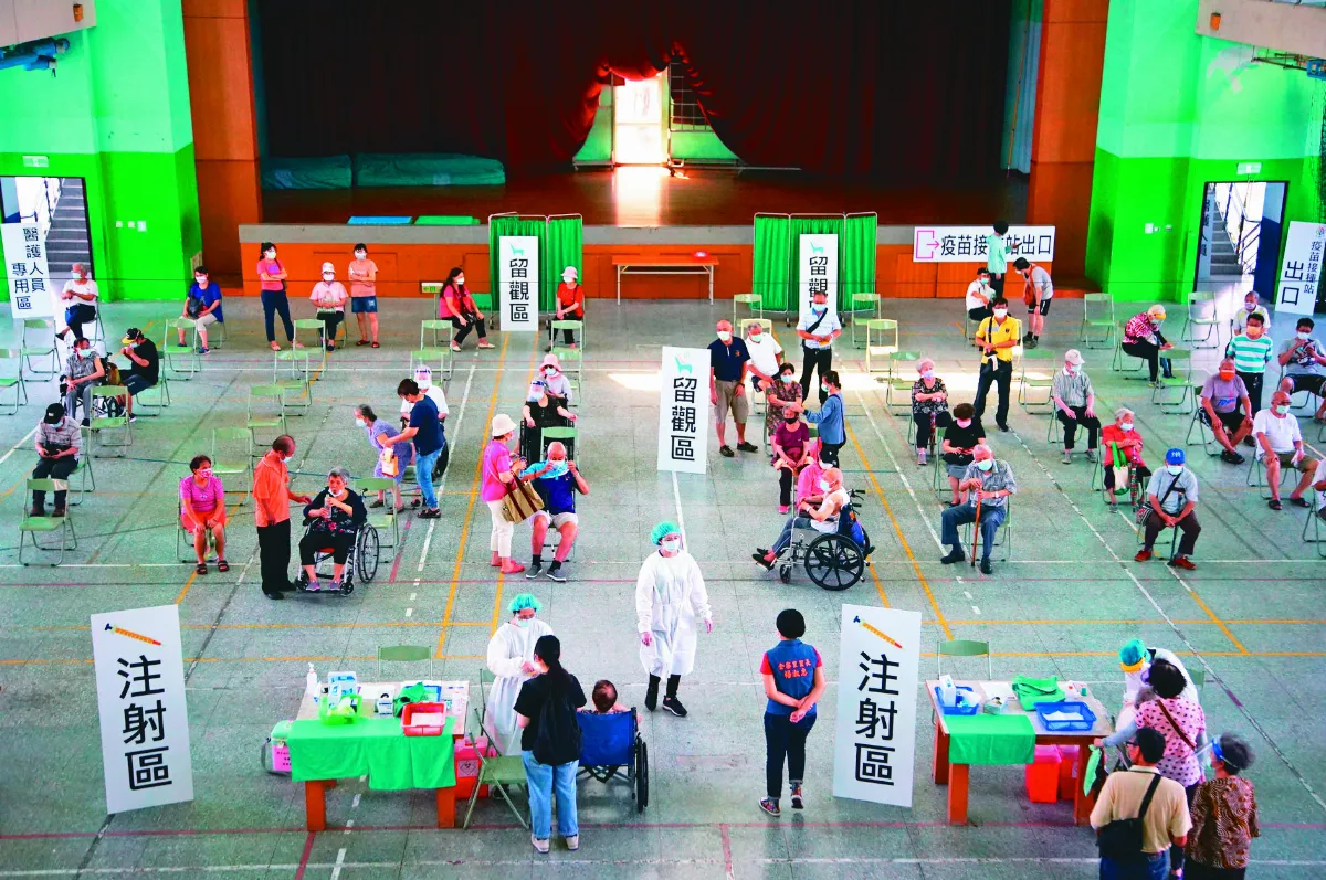 AZ打3天25人猝死 現退打潮
