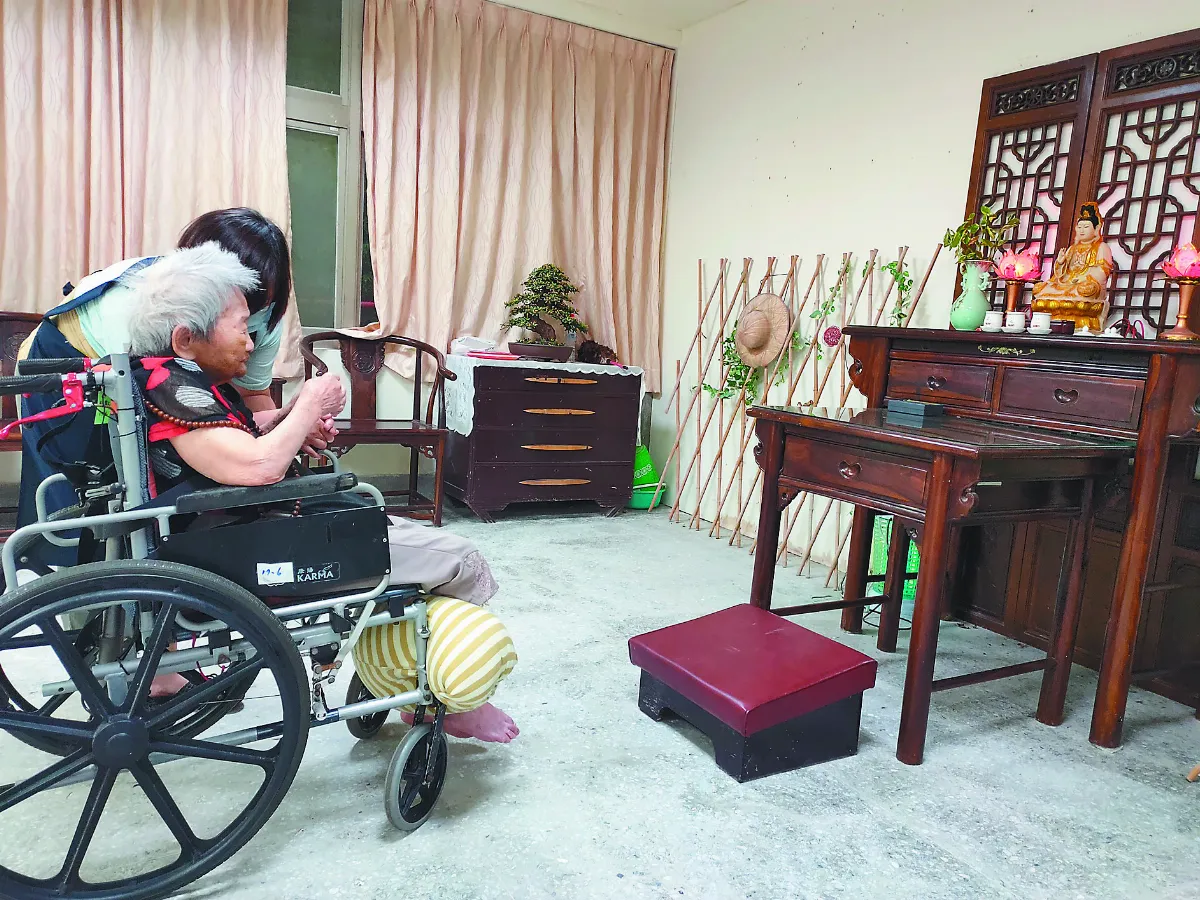 百歲嬤接種無虞 感謝佛祖保佑