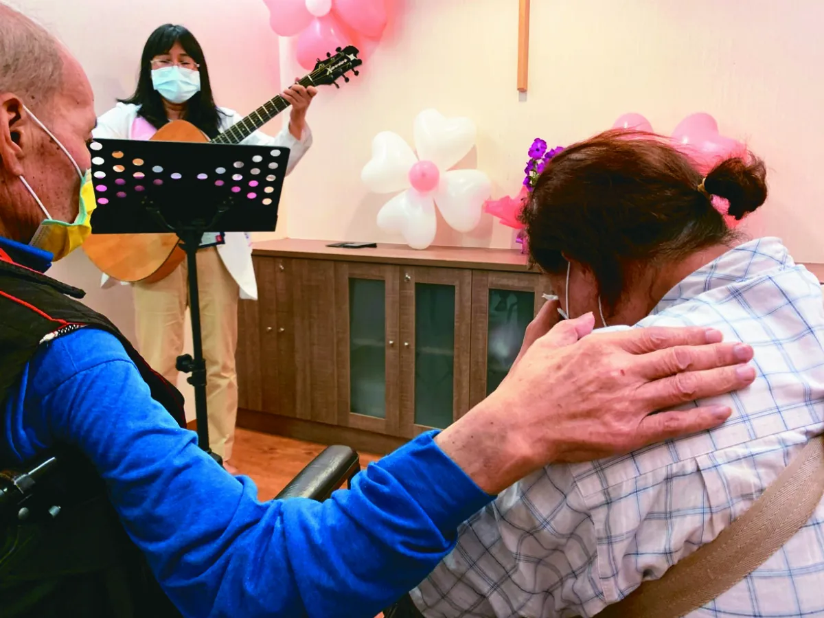 癌末老翁 病房內完婚