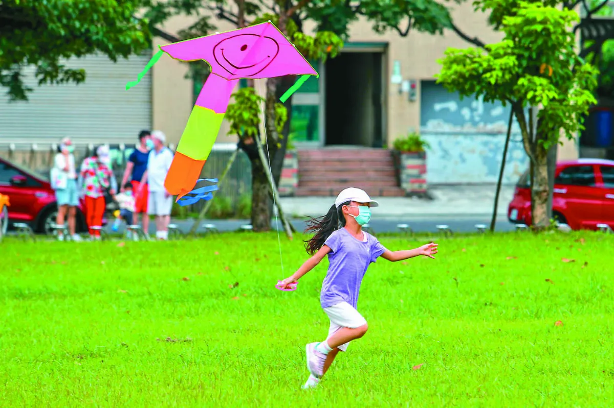 疫情緩降 周末現踏青人潮