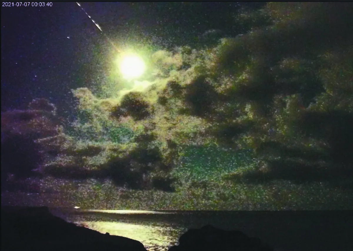 火流星現象  閃爆太平洋