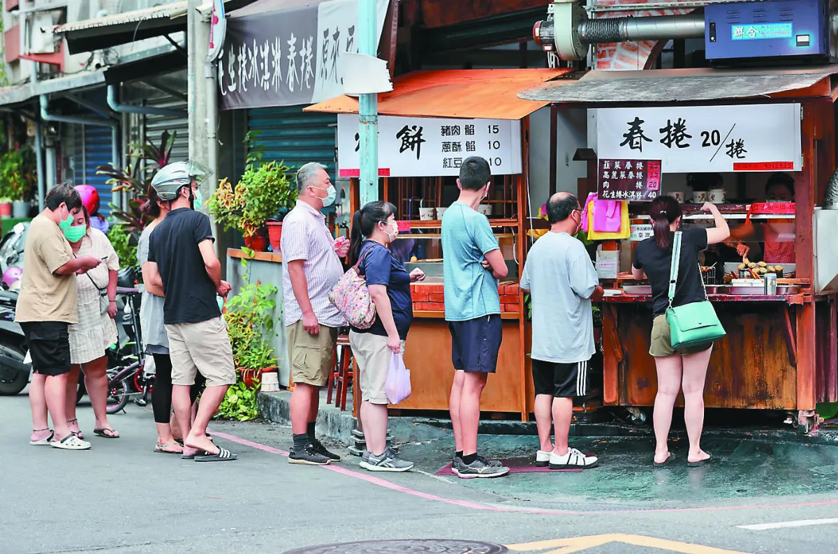 微解封首周末 海邊、樂園現人潮