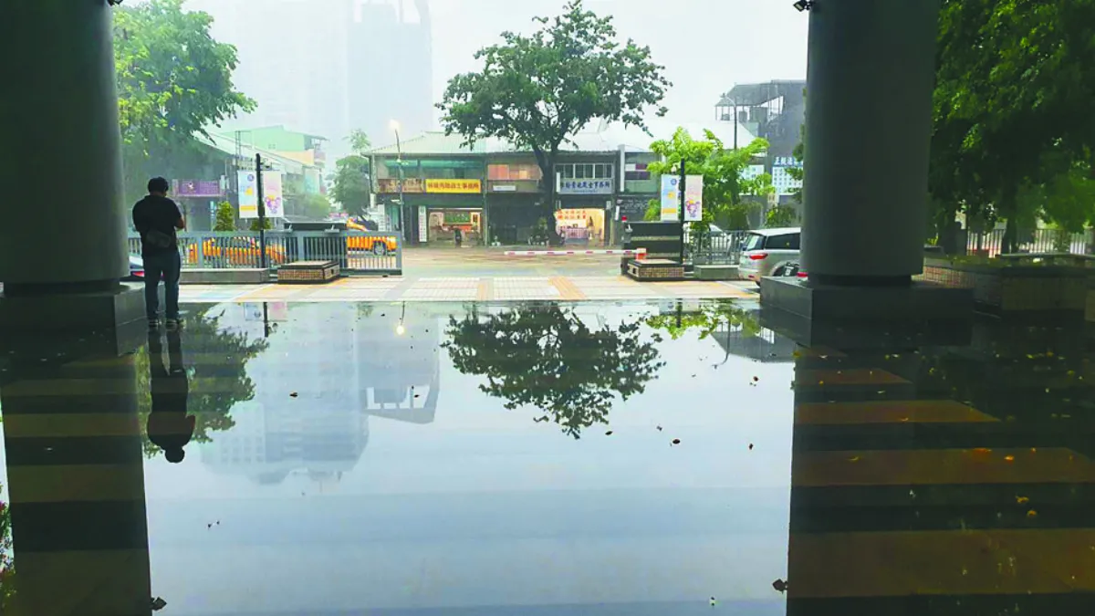 中颱烟花  周四~六最近台灣