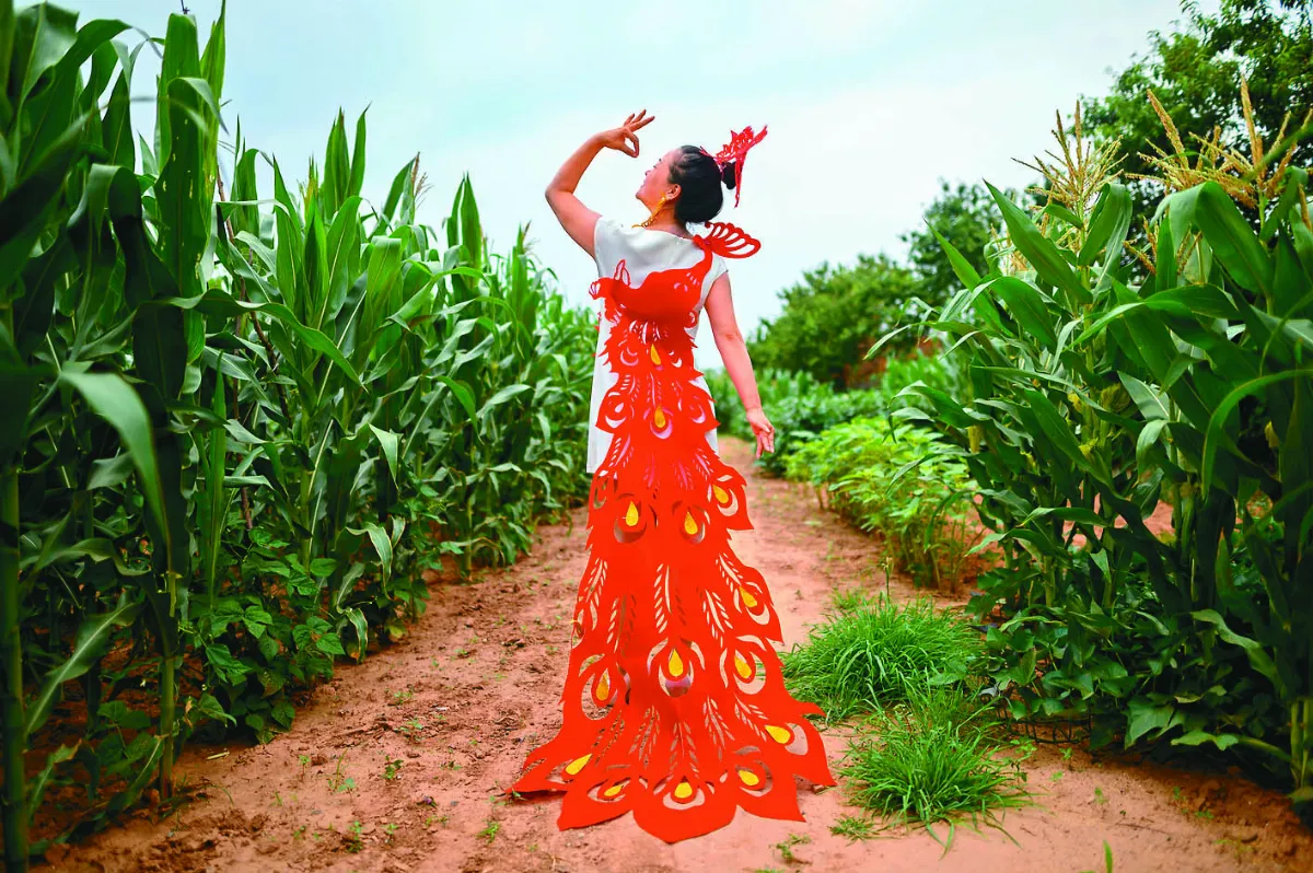 剪紙華服 農村新藝術