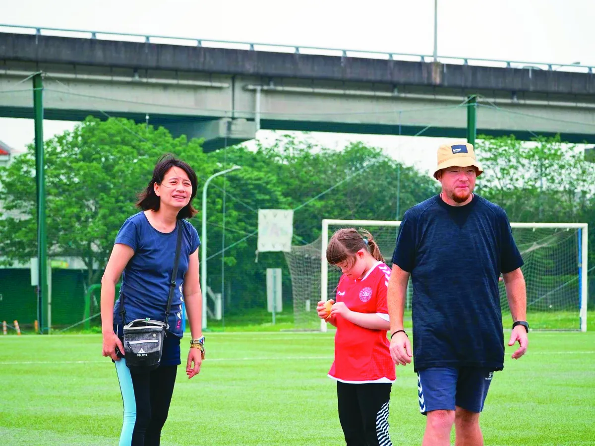 Johnni Nielsen   義賣為圓台灣囡仔足球夢