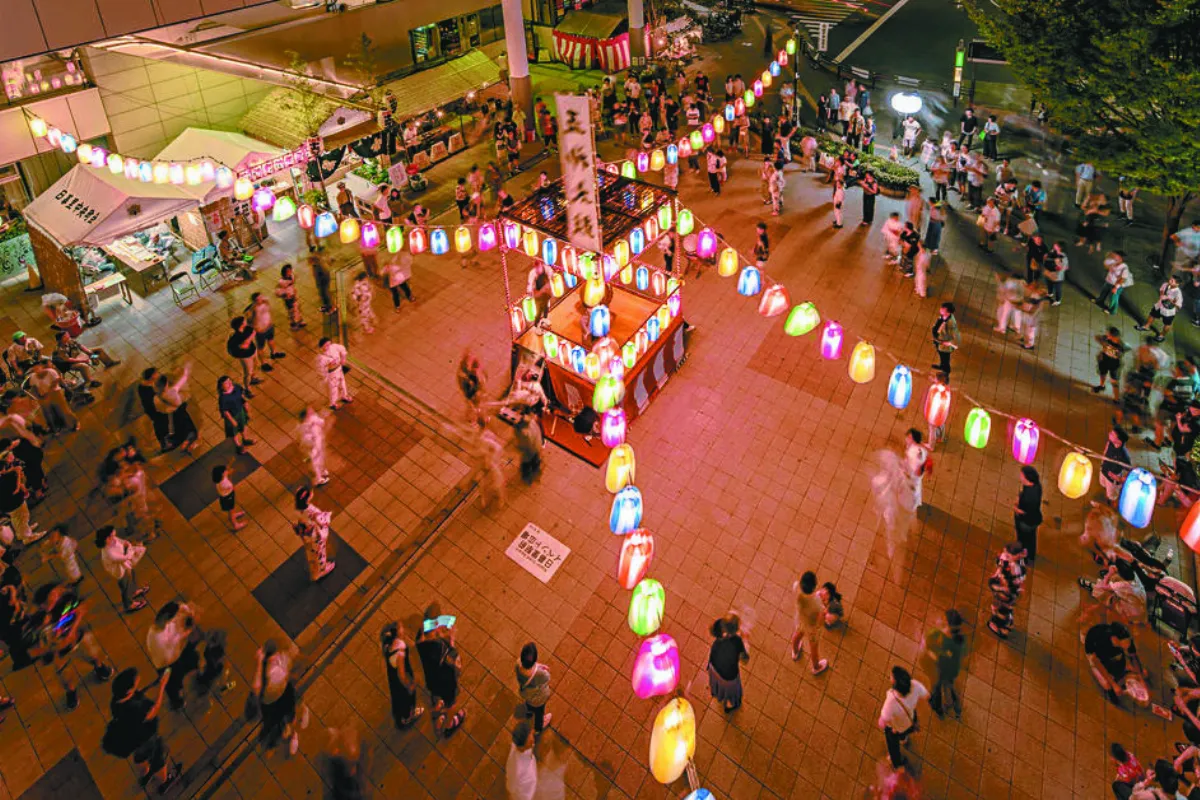 日本盂蘭盆節 全家團圓祭祖先