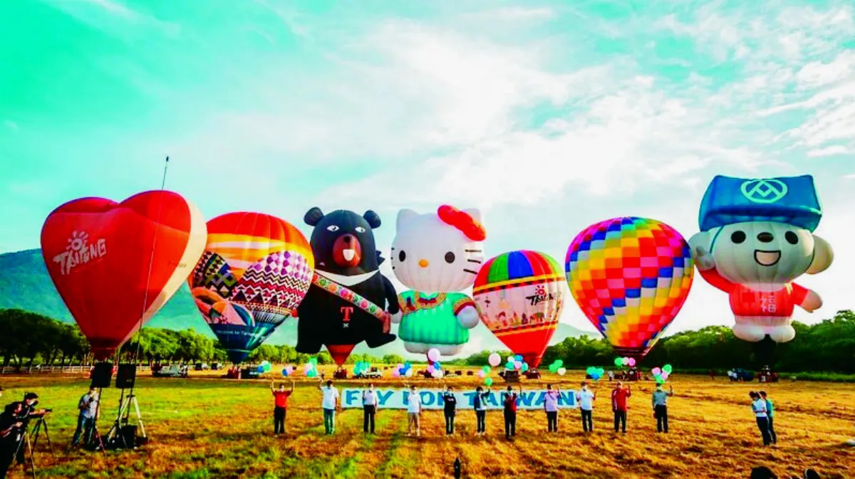 海闊天空 Hello Kitty、喔熊 升空吸睛