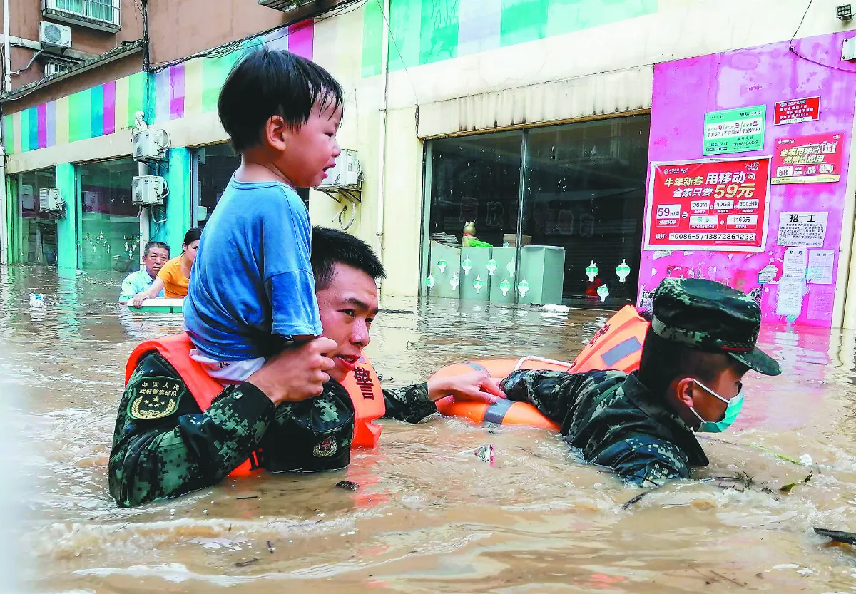 湖北暴雨水淹2樓 30萬人受災