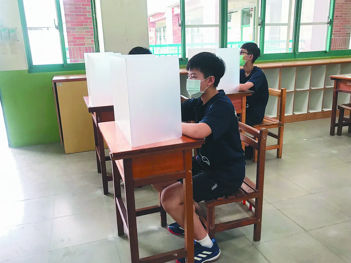 開學在即缺隔板 教師打不到疫苗