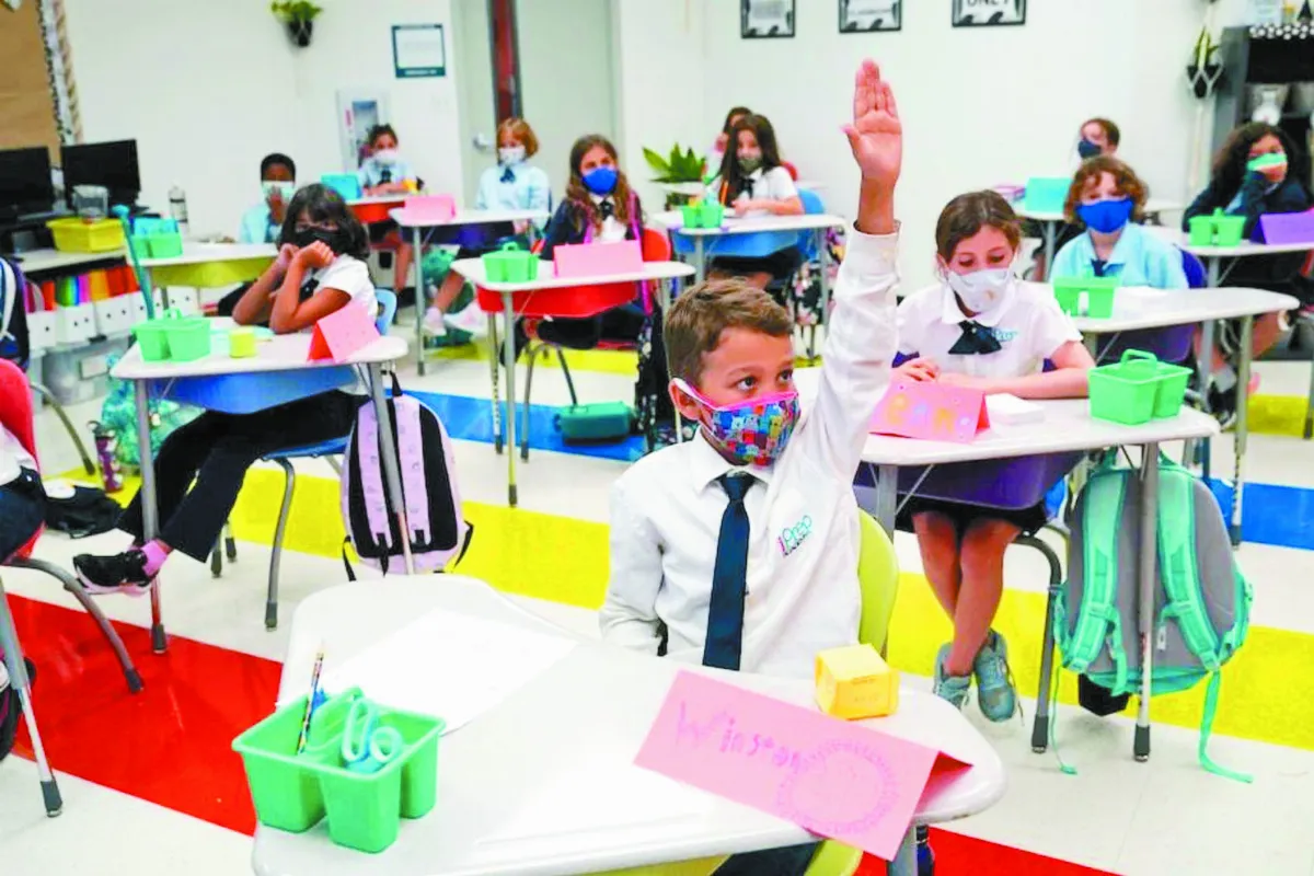 老師脫口罩朗讀 一半學生染Delta