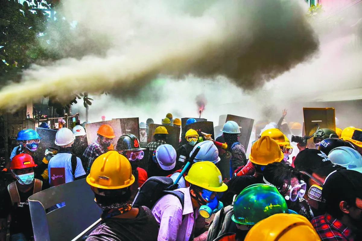槍林彈雨護民主 獲攝影大獎