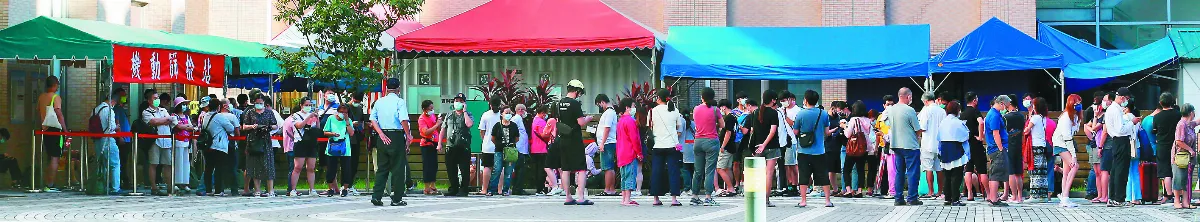 百萬細胞簡訊發送 篩檢站塞爆