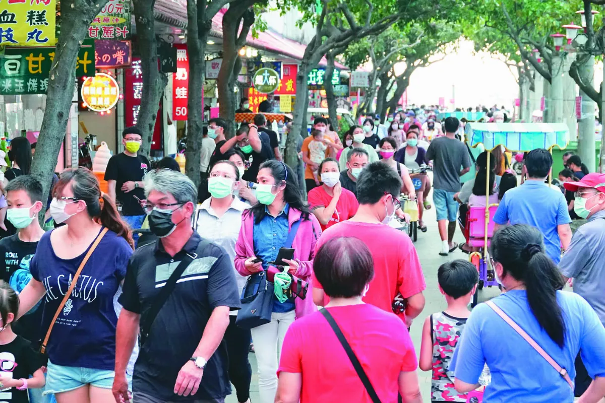 疫苗涵蓋率    防疫措施    疫情狀況 降 1 級有望？ 指揮中心曝 3 大關鍵