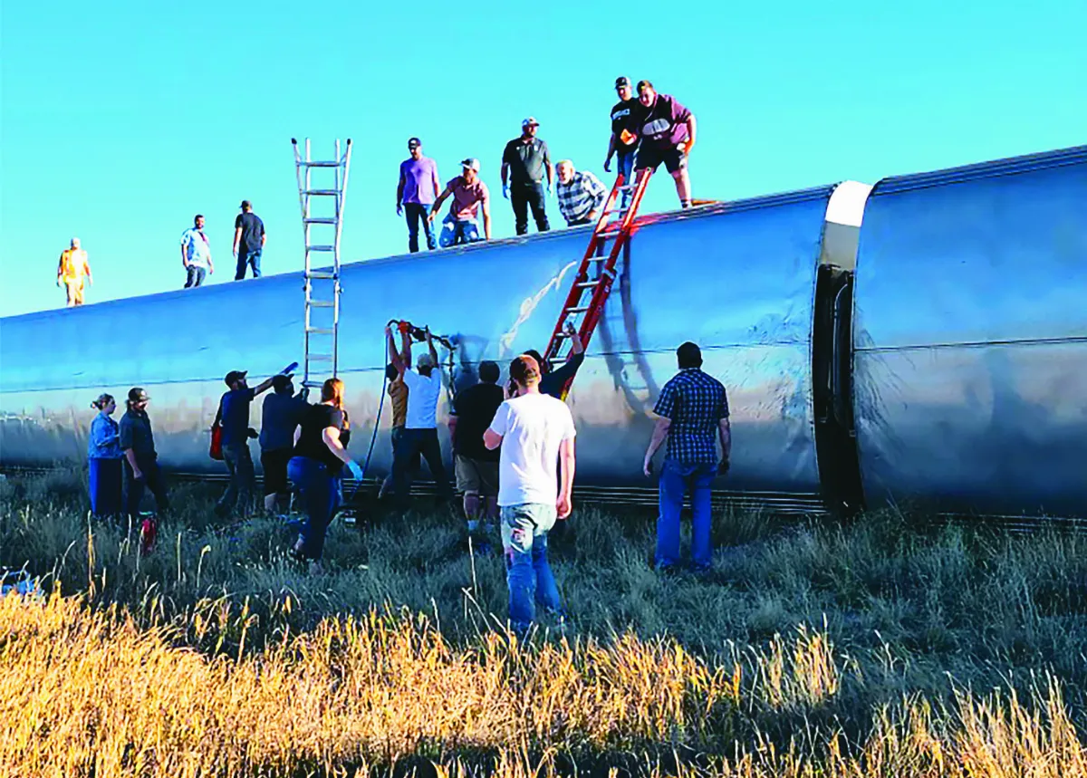 美列車出軌 3死50傷