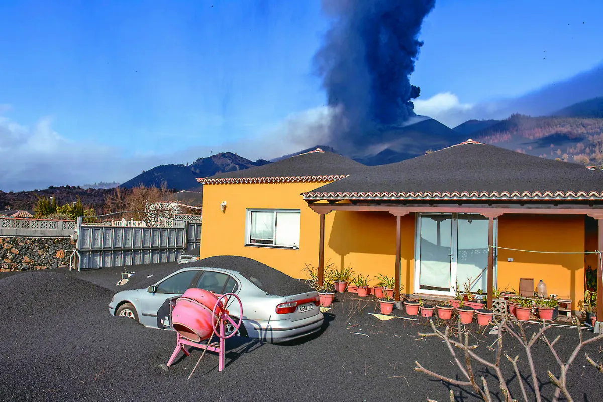 火山持續噴發
