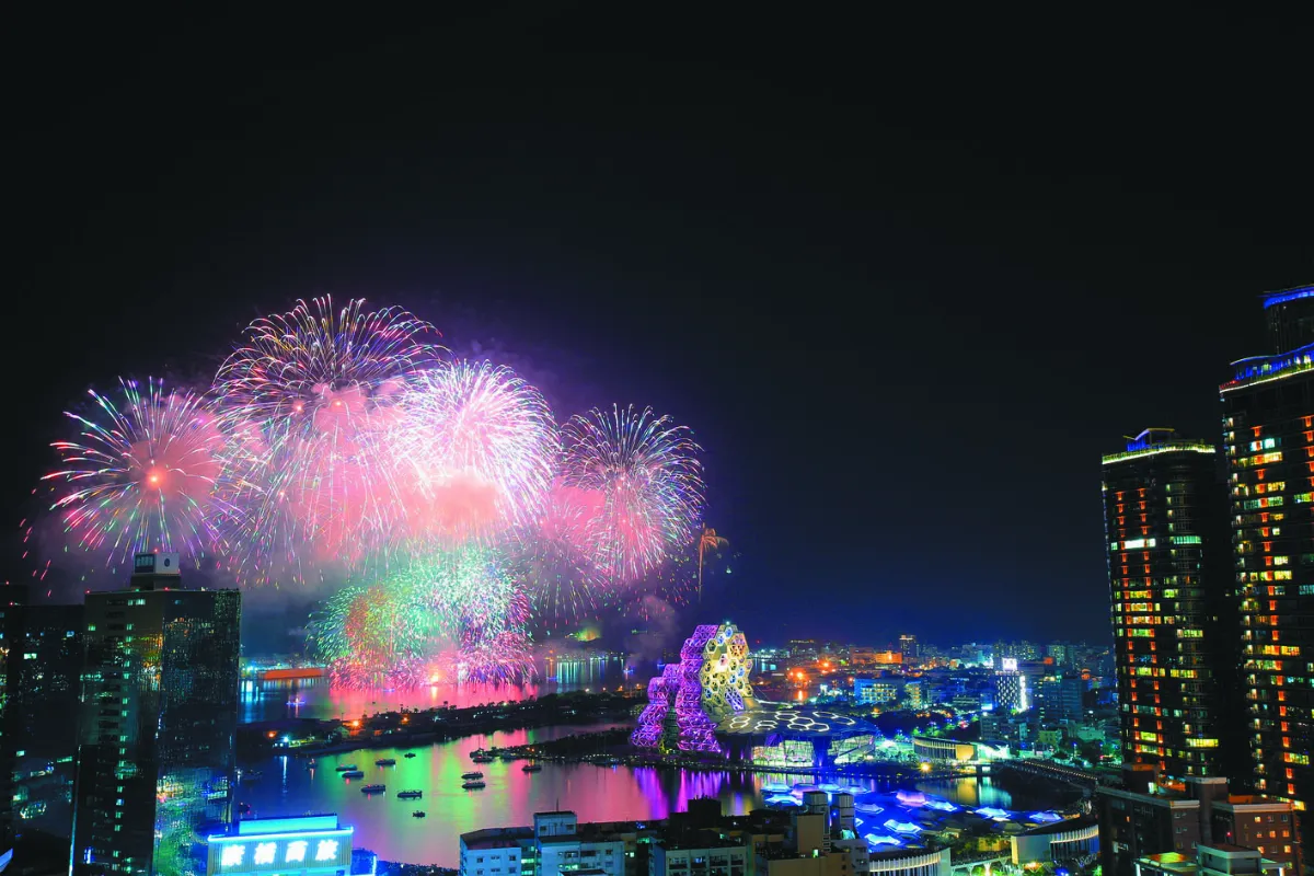普天同慶！ 2萬發煙火  升空300公尺